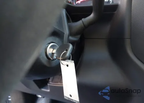 2021 Chevrolet Silverado 1500 4Wd Short Bed Custom z USA, uszkodzony, nr VIN 1GCPYBEK0MZ113266